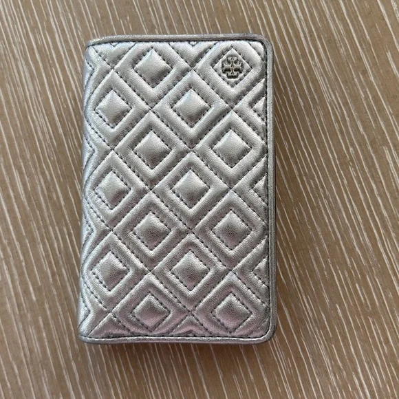 Tory Burch Fleming Medium Metallic Slim Wallet Silver Quilted Leather Wallet - Picture 4 of 17